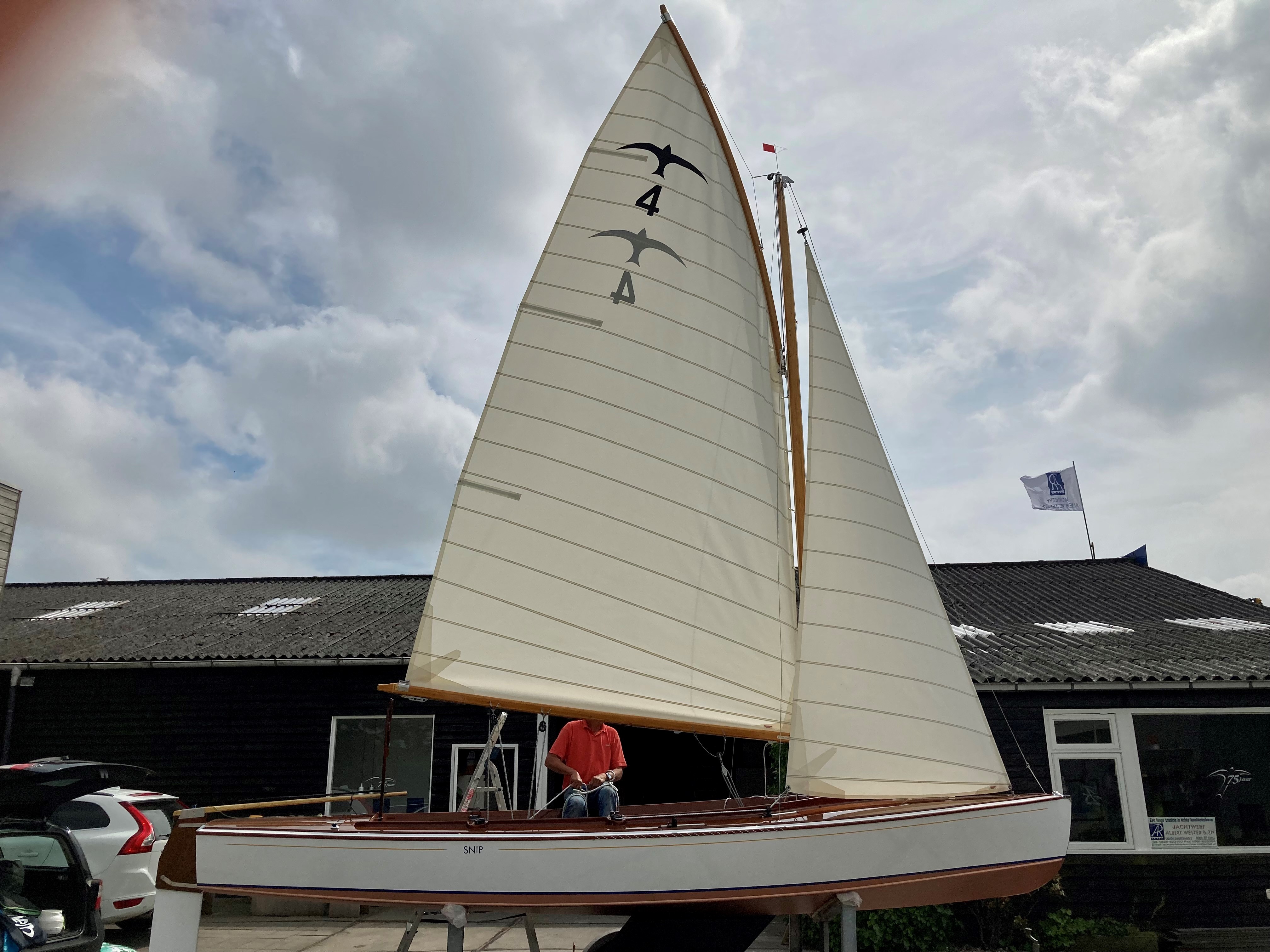 Herboren Valk 4 gaat feestelijk te water