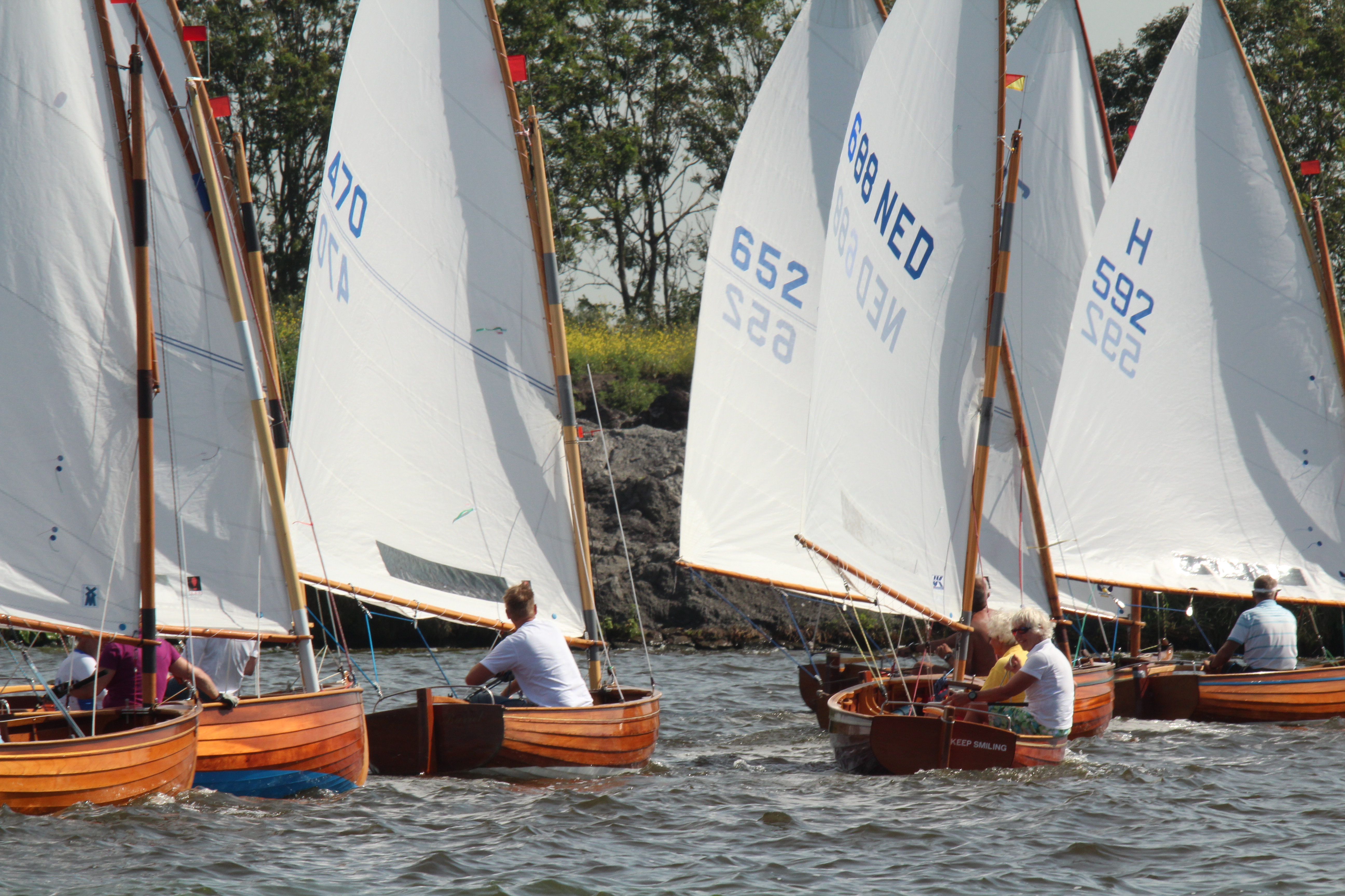 Jollen op voormalig marineschip Waddenzee naar NK op de Kaag