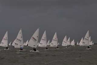 thumbnail_Donkerewolken-NKMasters-fotoMarianneLenos