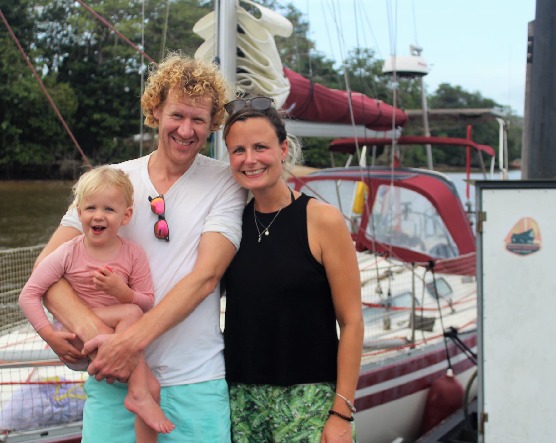 Crew S.V. Tranquillity na 25 dagen zeilen in Suriname