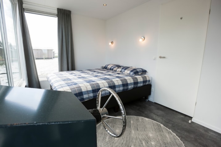 6D81474B-E349-4DAD-89D5-94C0FBDAA0DC