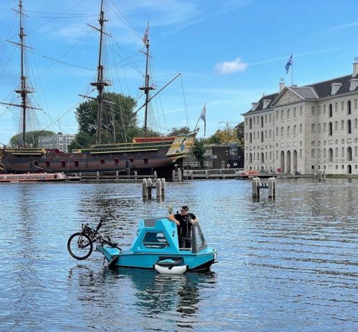 09B5971B-8C1B-4CBA-8A72-9B900EDD106A