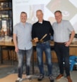Vergulde Stoffer en Blik Trofee ORC 4_ Team Furie van Ben Hoefsloot (midden)