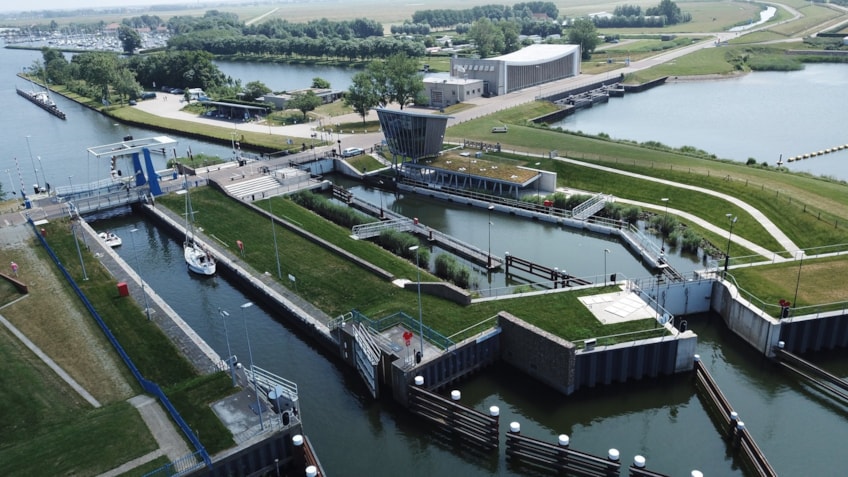 3C2CE1F4-0F73-4621-96D7-DA9307276D25