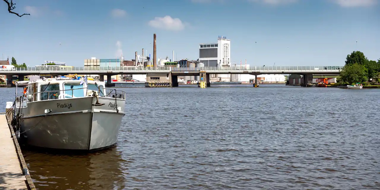 Hoogtebeperking Coenbrug nog altijd van kracht