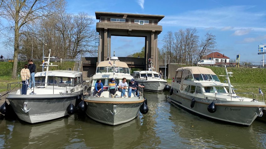 7C56E49F-6523-49B2-BDF1-6B048EDD5227