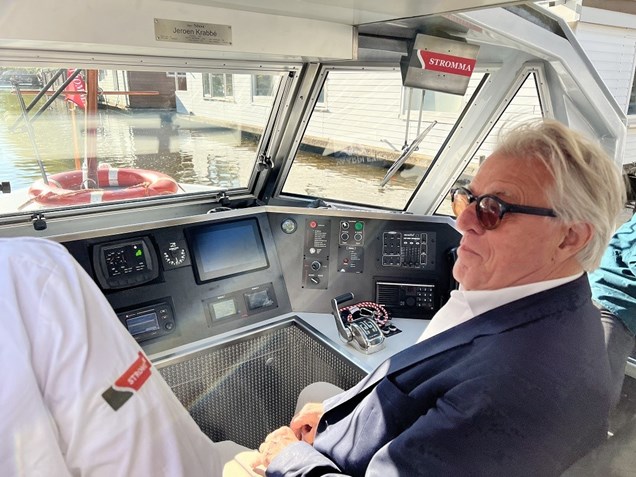 1802C921-65D0-4439-A53A-BE5A5753B139