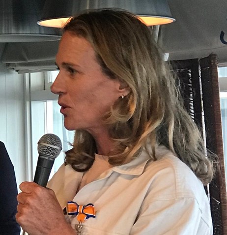 C375B97E-8D5F-4644-B4C7-E2239850C5AE