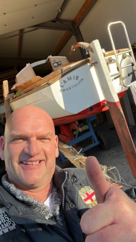 B5647C4E-1311-4D00-ADF7-959F3A53D428