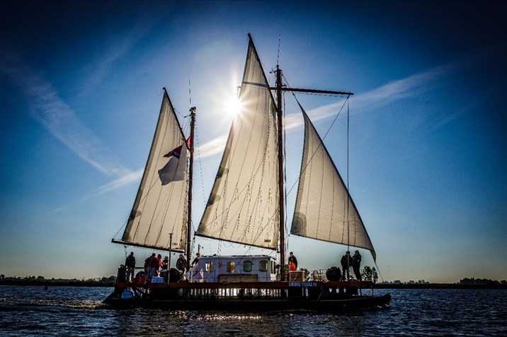 47234E1B-0EEB-43E5-A860-DBBABBE08CBA