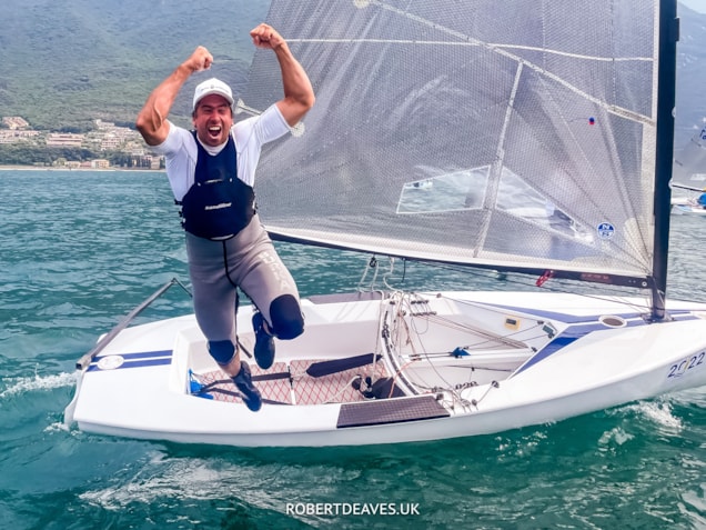 568872F3-8AFE-4A48-A918-6B8508013BD8