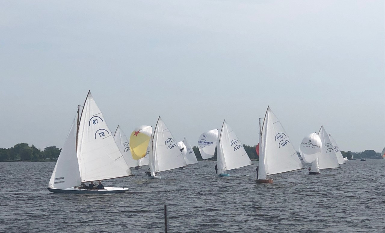 Weergoden verstoren Regenboog feest op Loosdrecht 