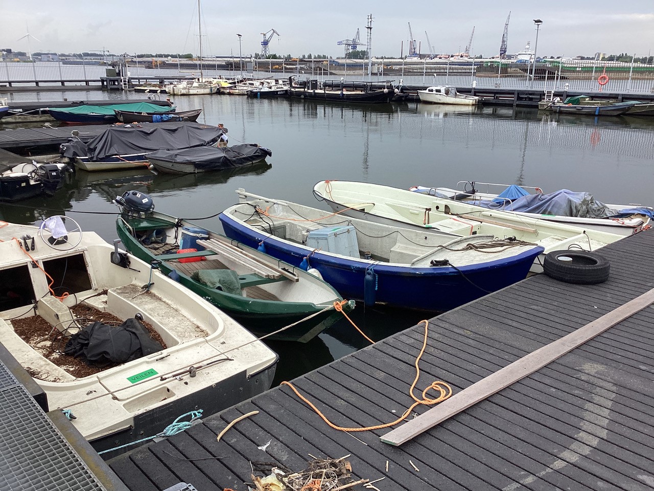 Grachtenboten in online 'budget' veiling