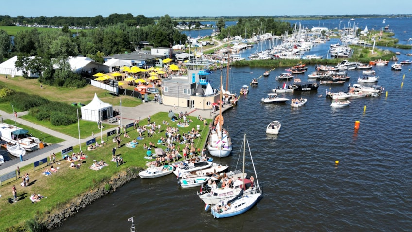 0DDF4E83-3B37-45E1-AA21-270CFD0C2C06