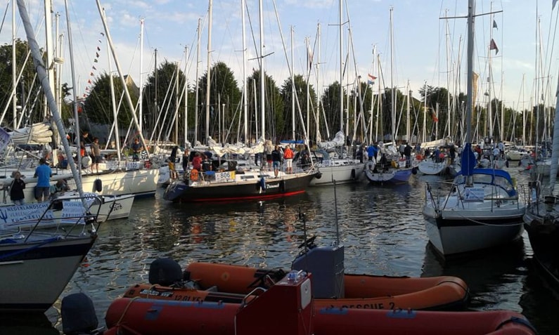 DFDDEEC7-1D5B-4F66-8534-23A874376791