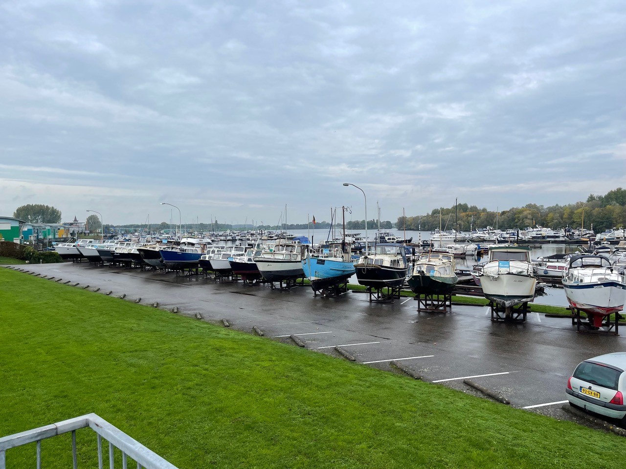 33 motorboten op 1 locatie onder de online hamer