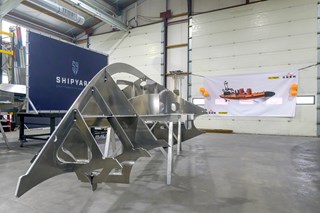 thumbnail_KNRM kiellegging reddingboot Chaterina D bij PALFINGER - foto Roel Ovinge 2301_XAN5735