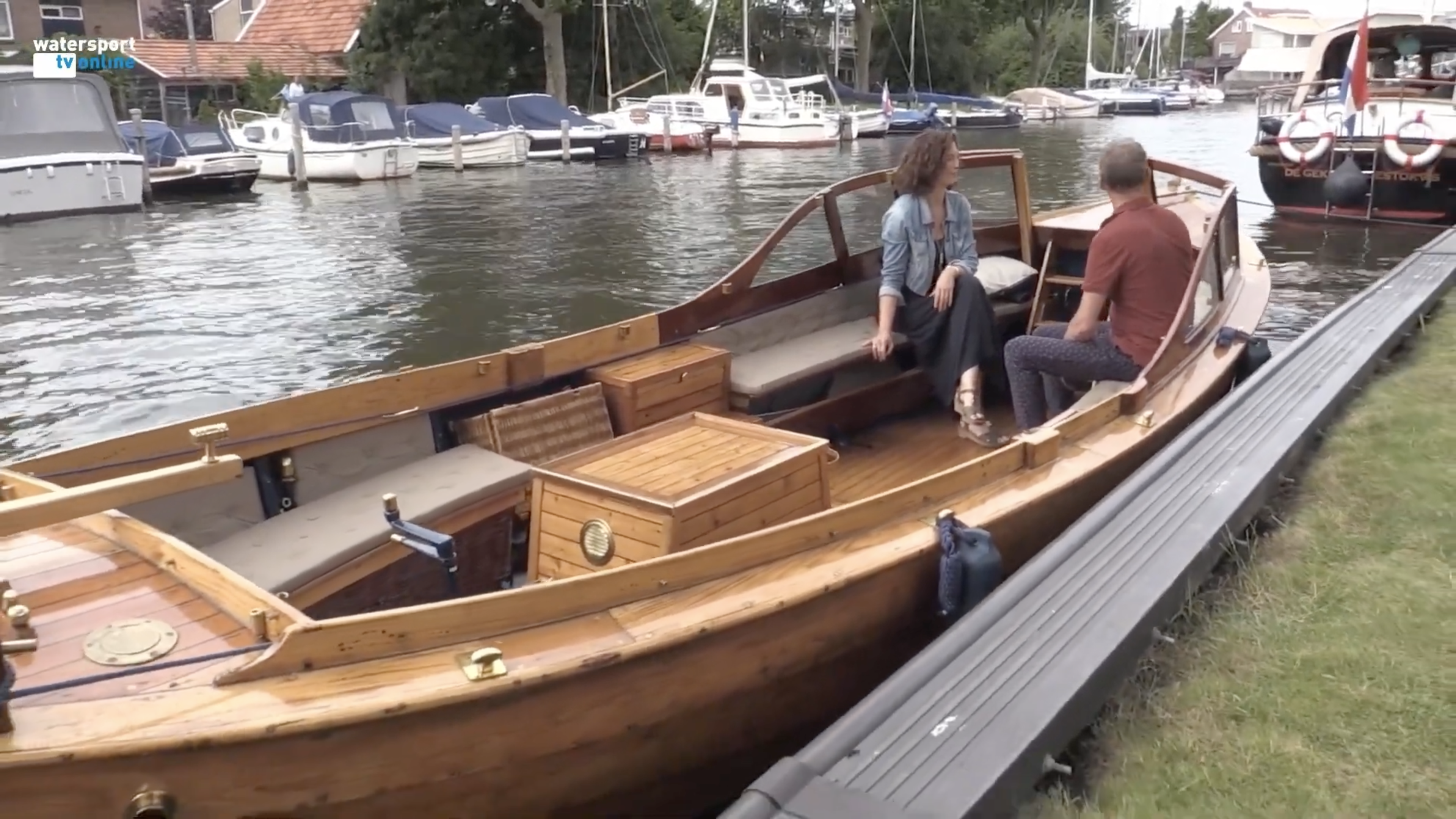 Trots als Pauw op oude Noorse vissersboot