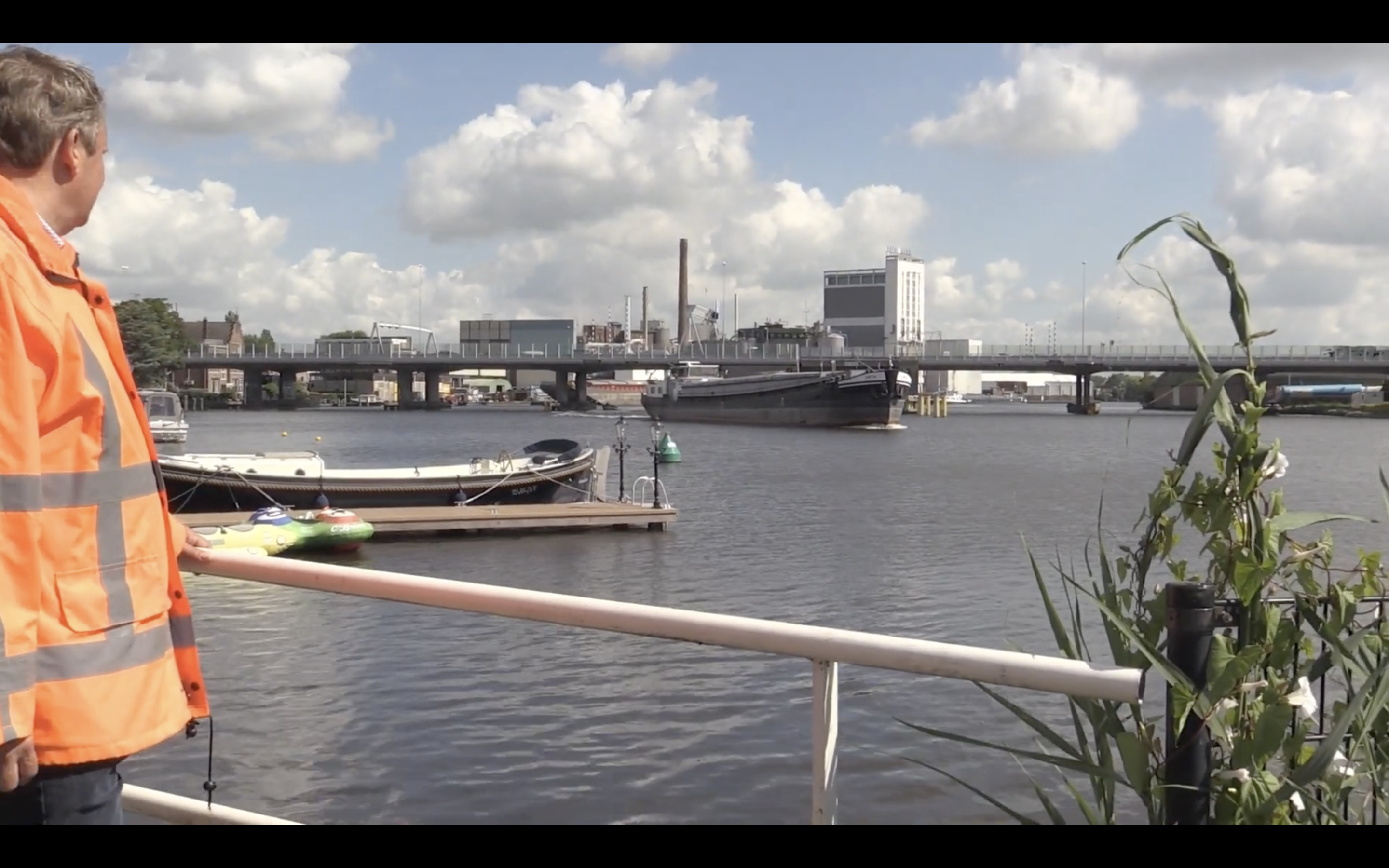 Vaarwegbeperking Coenbrug ook dit watersportseizoen (+ video)