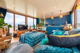 LoRes-White-Feather-Suite-0001