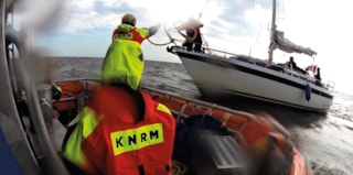thumbnail_KNRM hulpverlening na motorstoring - foto KNRM Enkhuizen