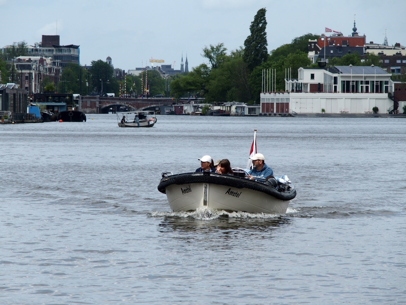 Beter gedrag pleziervaart nodig in Amsterdamse wateren