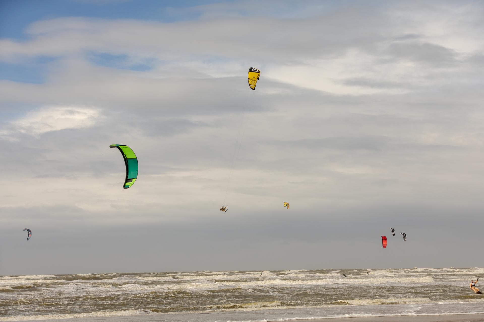 Top-kitesurfers maken zich op voor het YoungCapital NK Big Air