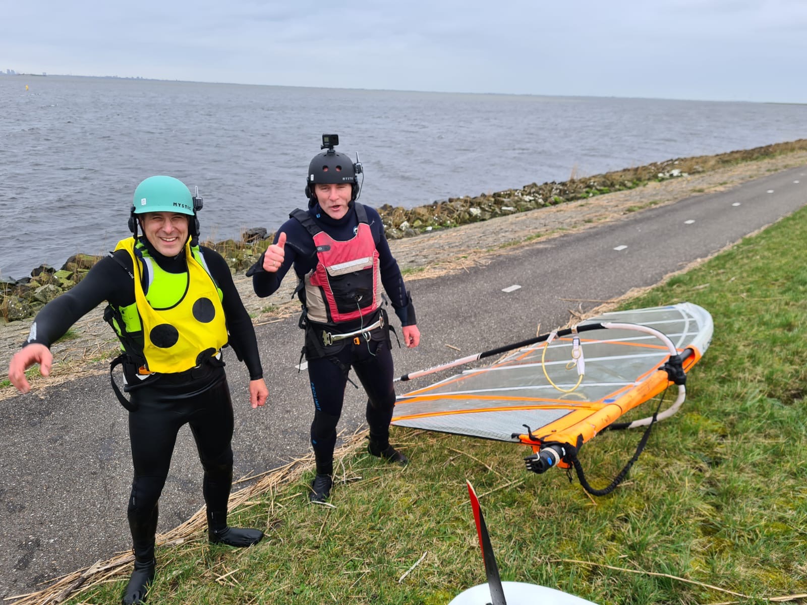 Slechtziende Jos Lavrijsen surft van Elahuizen naar Enkhuizen