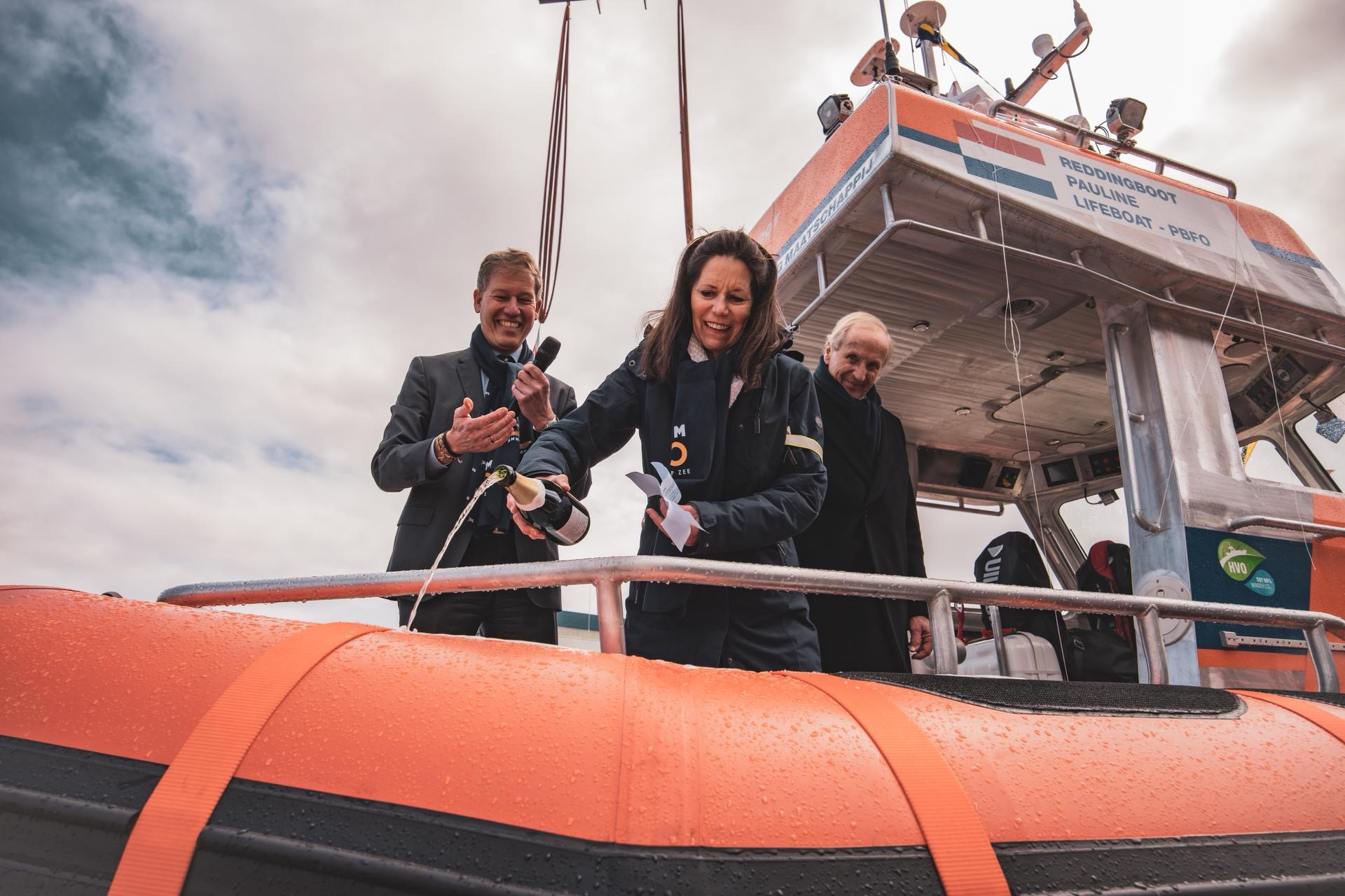 Nieuwe reddingboot voor KNRM Lemmer Pauline gedoopt