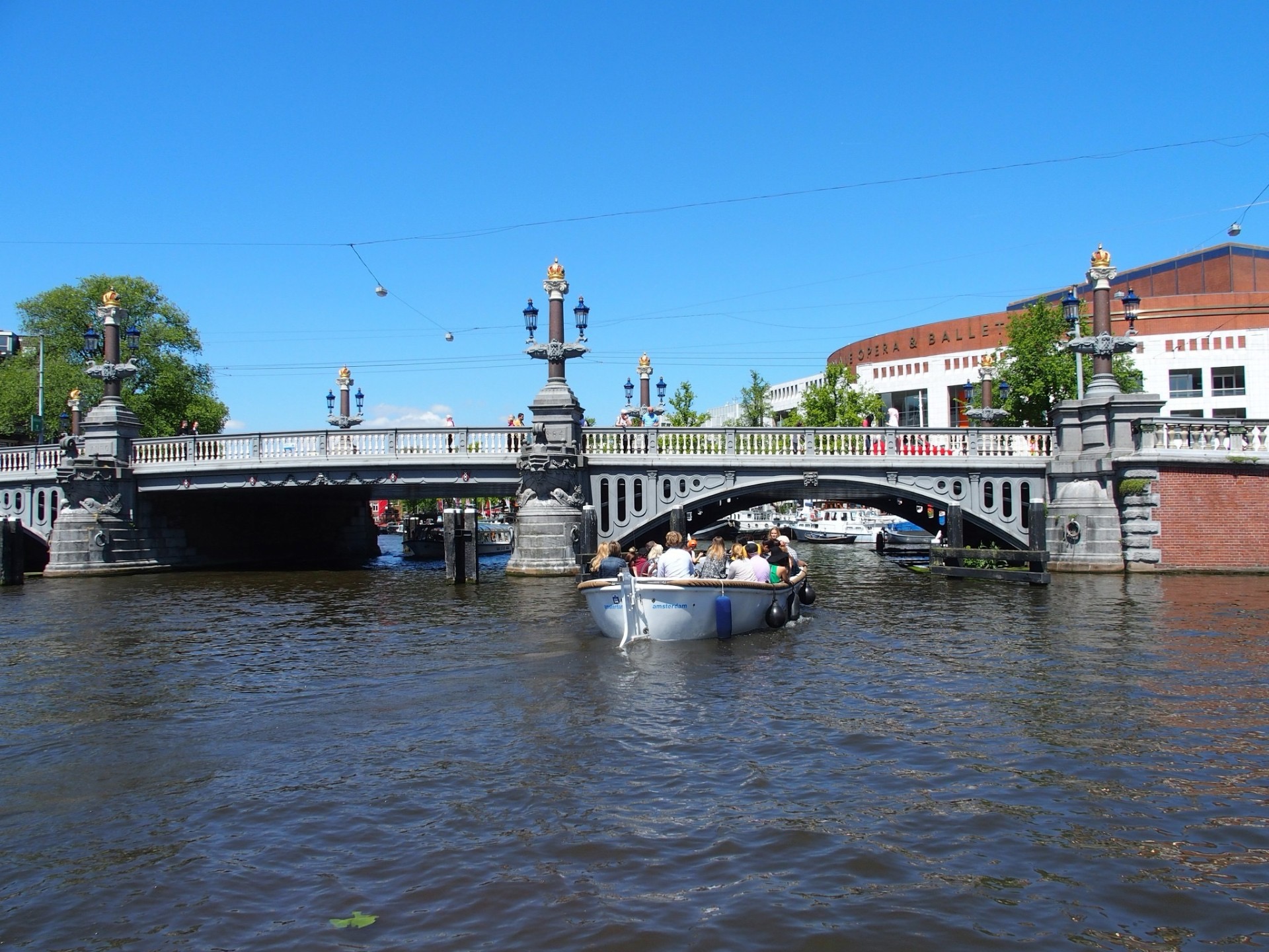 Amsterdam moet met ander beleid komen voor passagiersvaart in de binnenstad