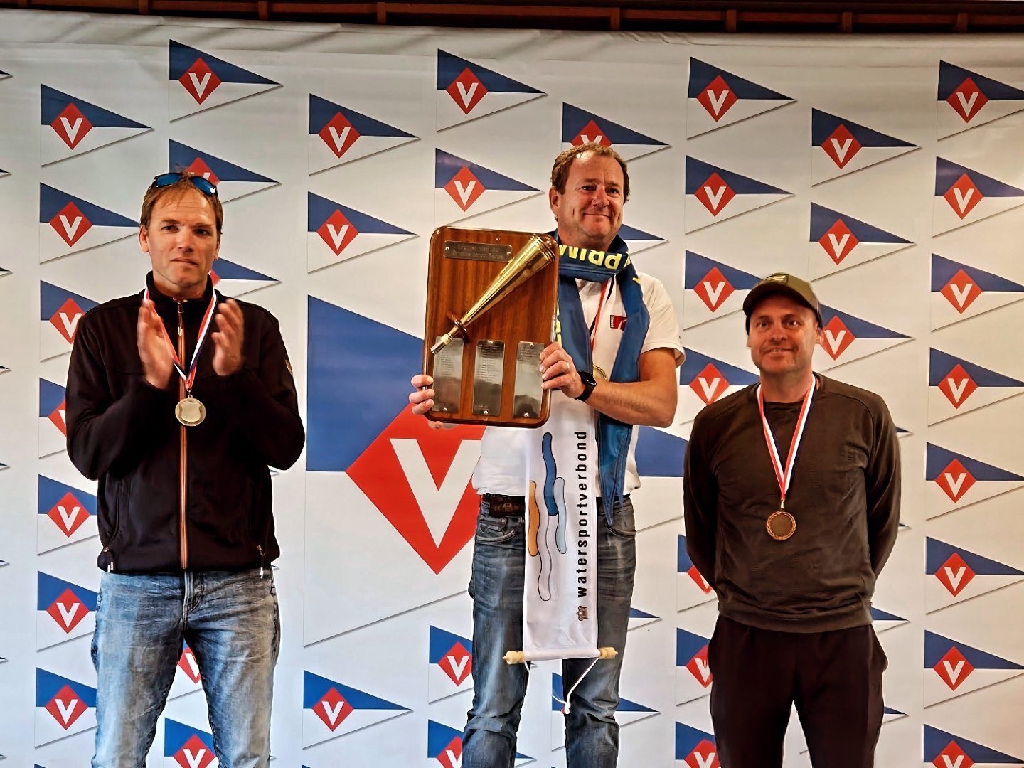 Regenboogzeiler Sven Coster wint Primus Inter Pares