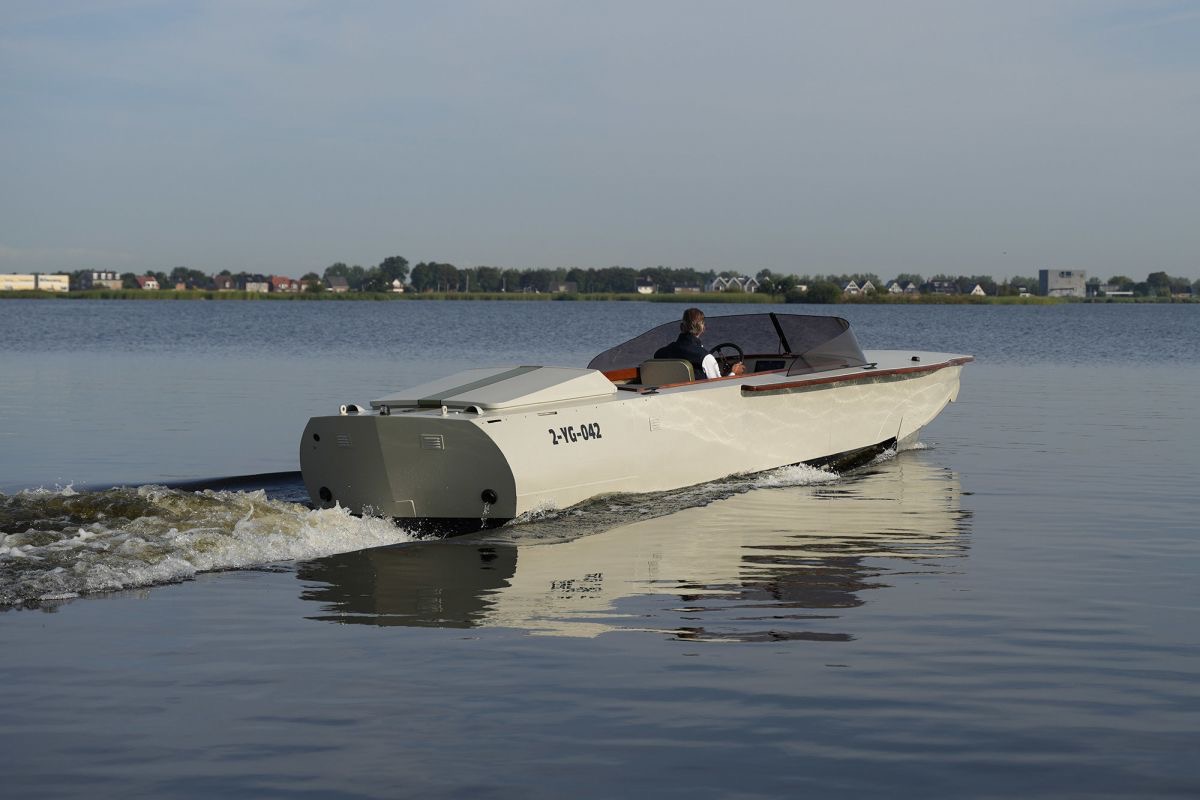 Unieke Volga draagvleugelboot te koop