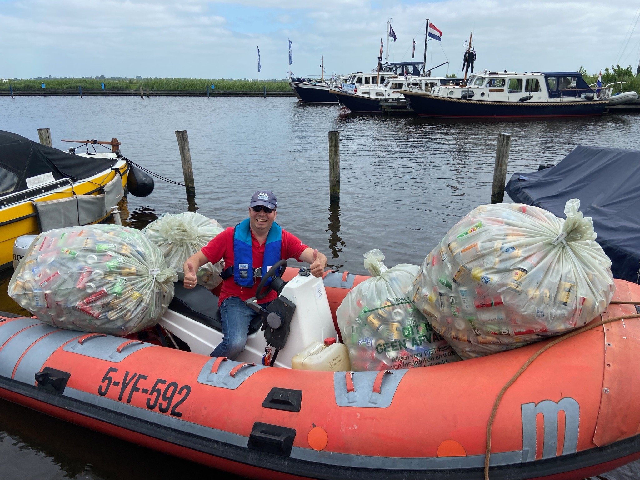 Lege blikjes goud waard op starteiland Sneek