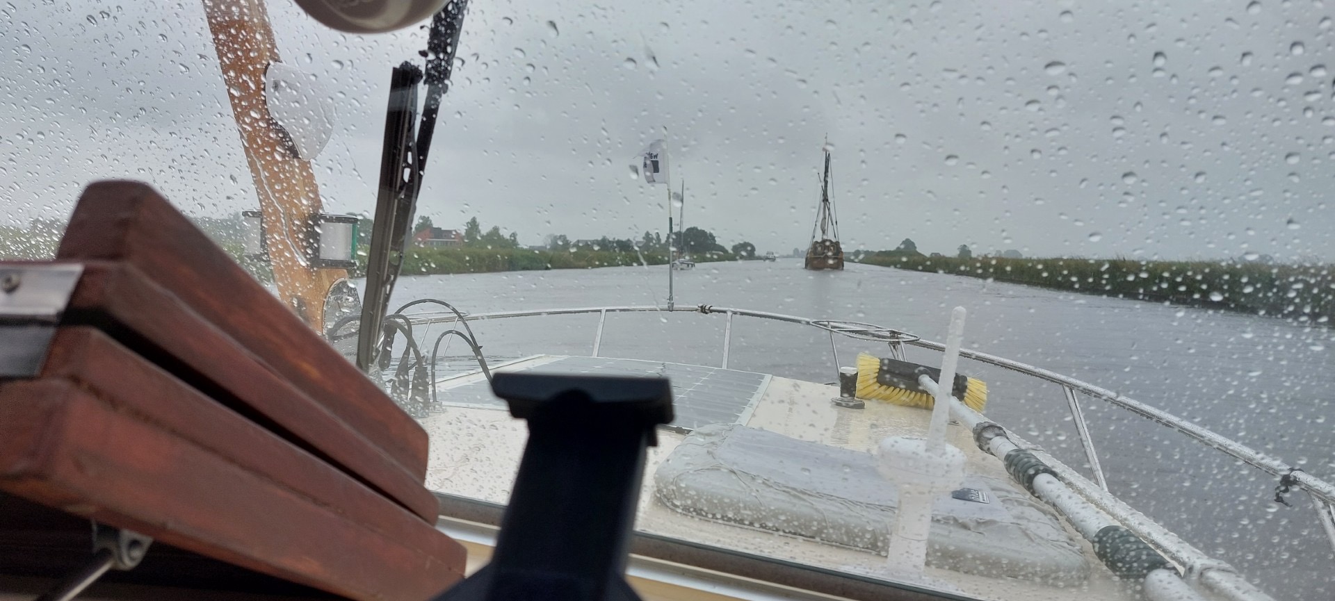 Tijdelijke vaste brug bij Uitwellingerga