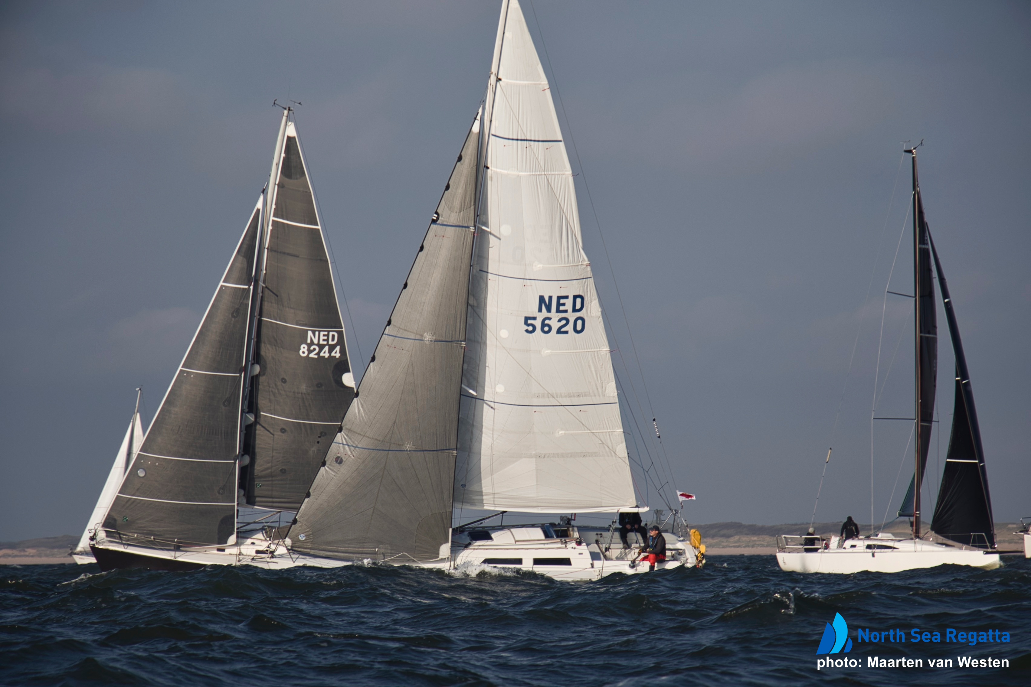 Vuurschepenrace na uitstel van start gegaan