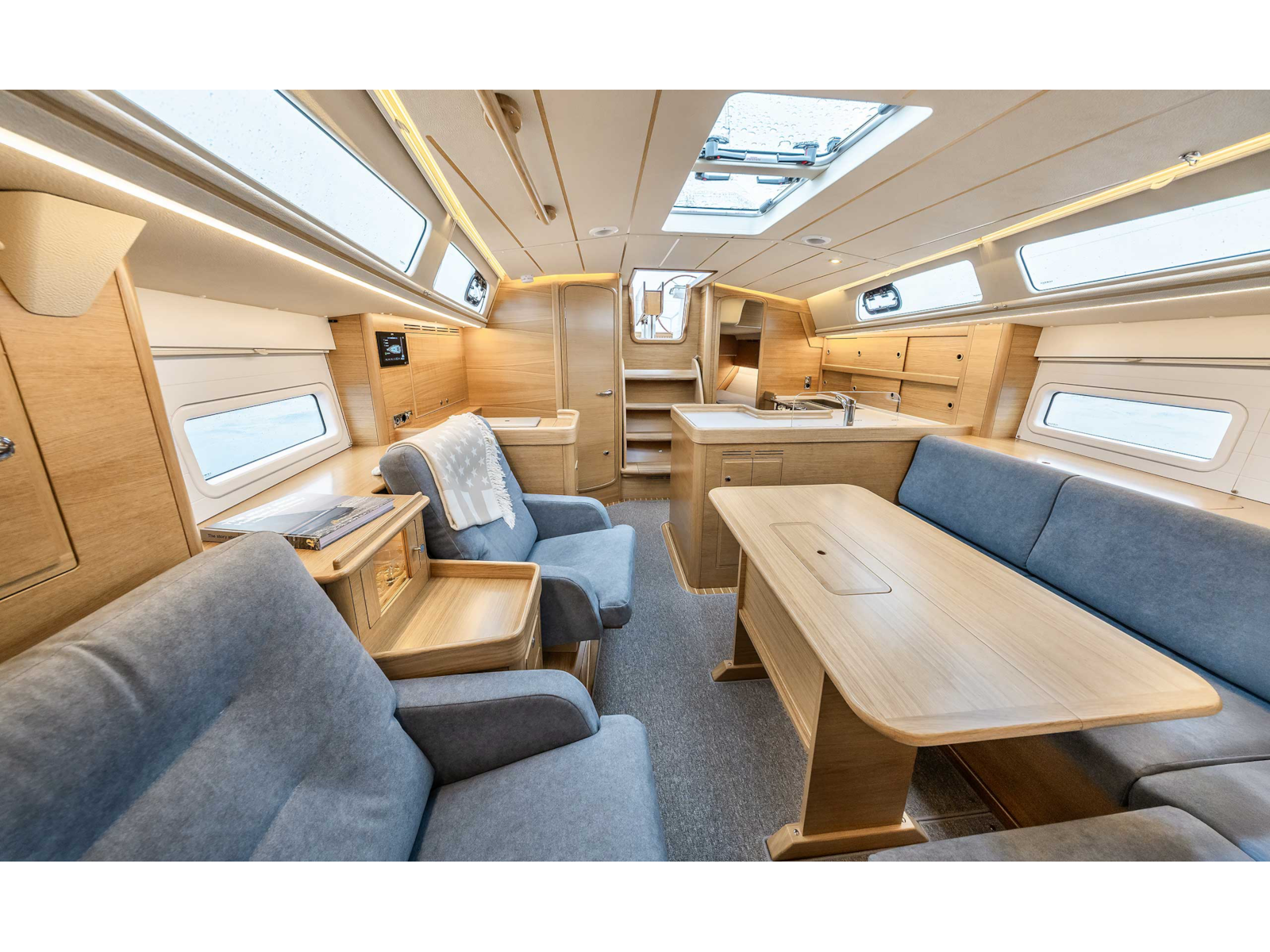 Halberg Unit De Hallberg-Rassy 370 zeilt als een godin - watersport-tv