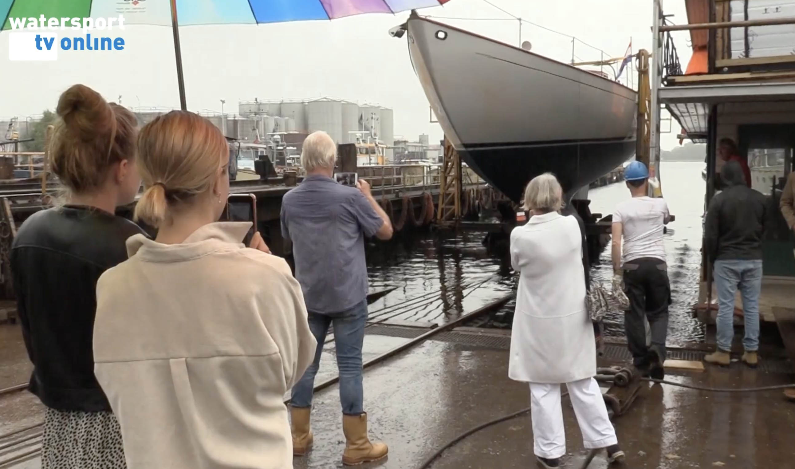 Zeiljacht Alert gaat eindelijk te water