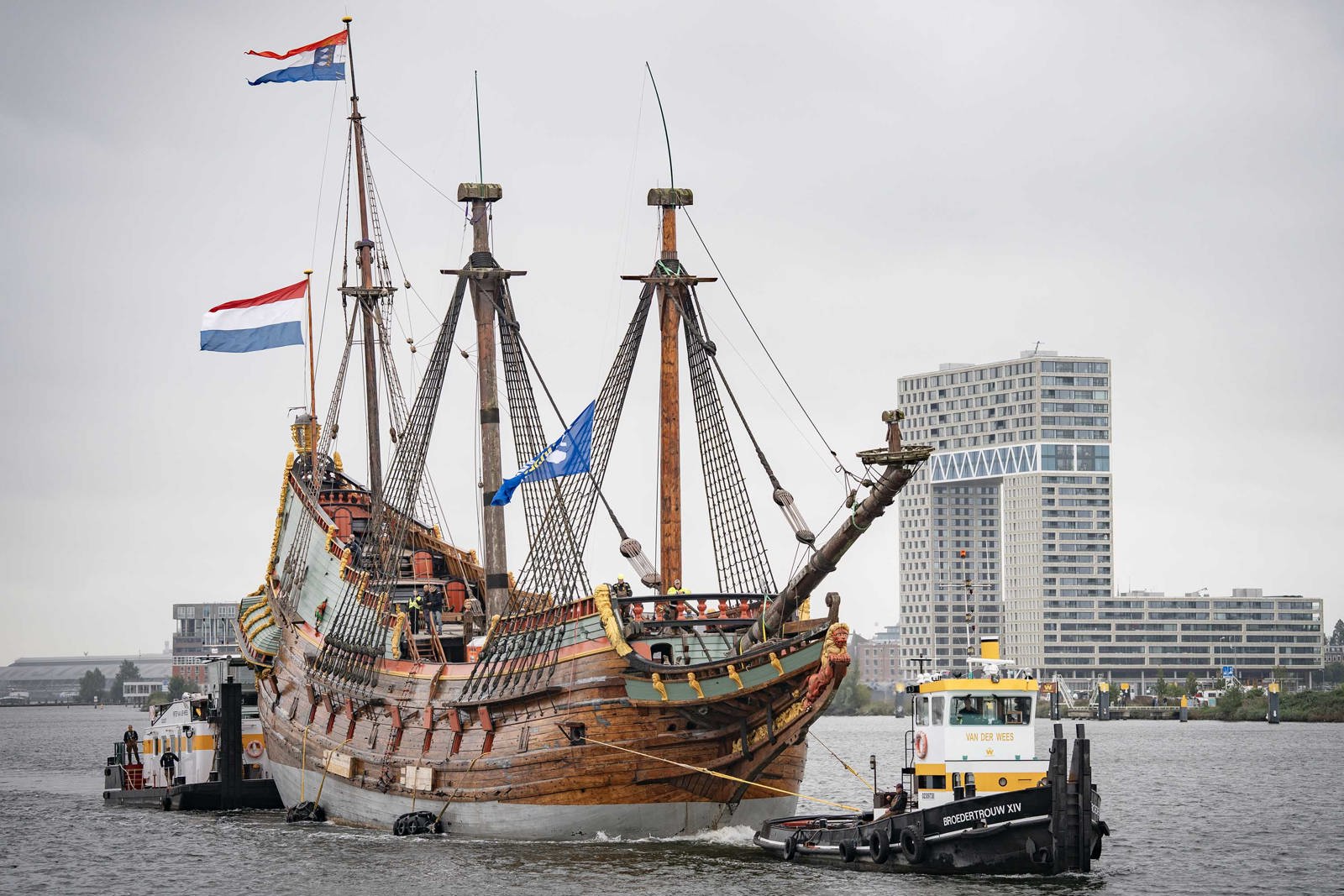 Het schip Batavia aangekomen in Amsterdam